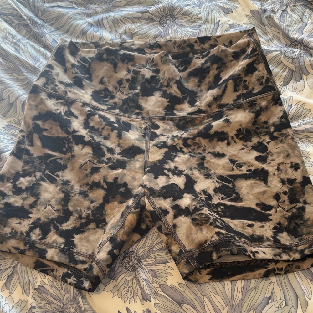 Lululemon  Black and Tan Women's Shorts Wunder trains